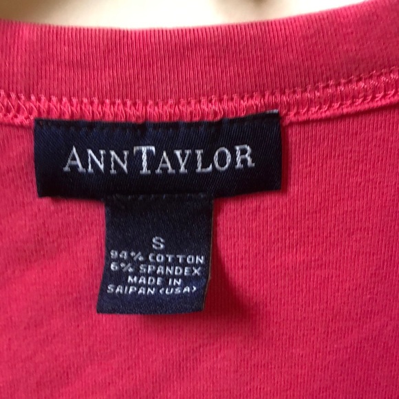 Like-New Ann Taylor short sleeve v-neck t-shirt - Picture 3 of 3